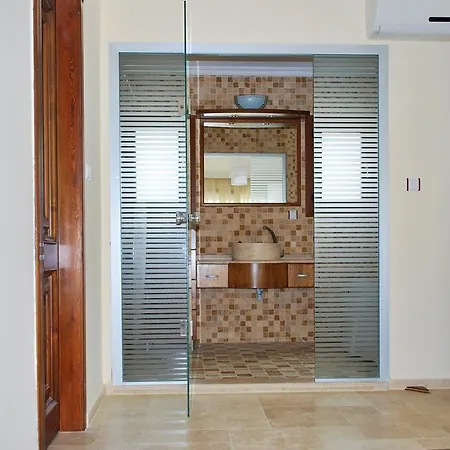 House With 4 Bedrooms In Kusadasi With Private Pool And Enclosed Garden 2 Km From The Beach 別荘 Soğucak