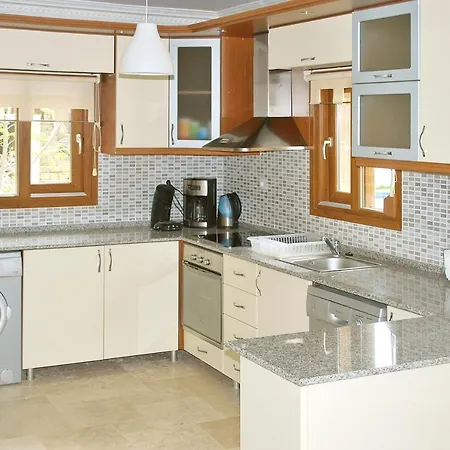 House With 4 Bedrooms In Kusadasi With Private Pool And Enclosed Garden 2 Km From The Beach Holiday home